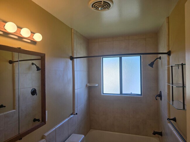 Building Photo - Spacious Single Family Home in Garden Grove for Lease