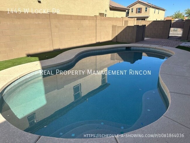 Building Photo - 1445 W Locke Dr