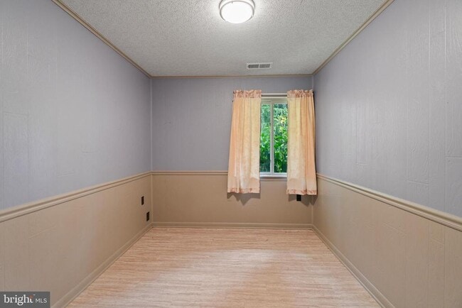 Building Photo - 5400 Woodlyn Ct
