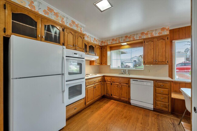Building Photo - 619 Santa Susana Ave