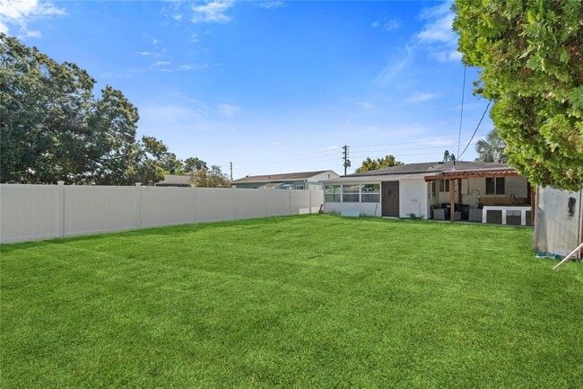 Building Photo - 4635 22nd Ave N