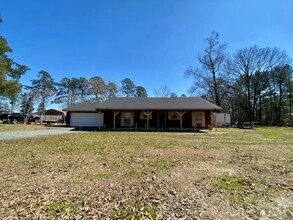 Building Photo - Completely Renovated 3 Bedroom 2 Bath Home...