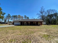 Building Photo - Completely Renovated 3 Bedroom 2 Bath Home...