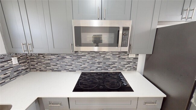 Building Photo - 453 SW 2nd St