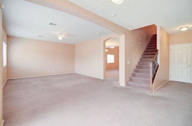 Building Photo - 5659 S 239th Dr