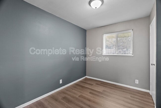 Building Photo - 10720 Spring Garden Dr