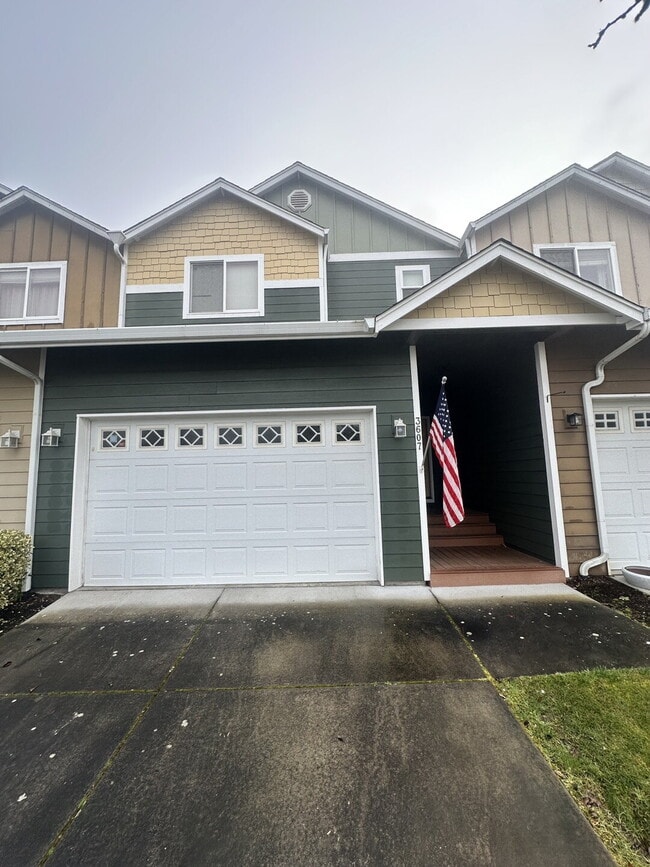 Building Photo - Beautiful 3-Bedroom Townhome in Hidden Glen