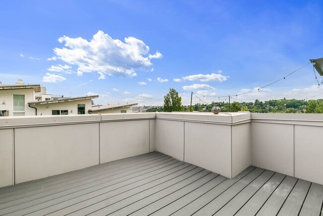 Building Photo - 3078 SW Avalon Way