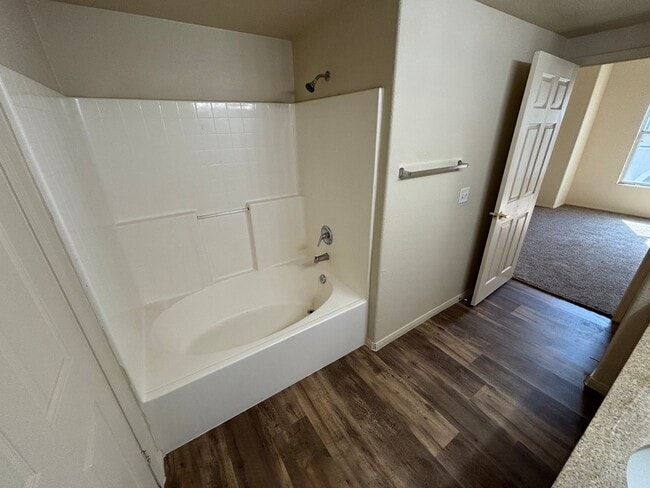 Building Photo - Fantastic 2Bed/2Bath Condo in Southwest Area