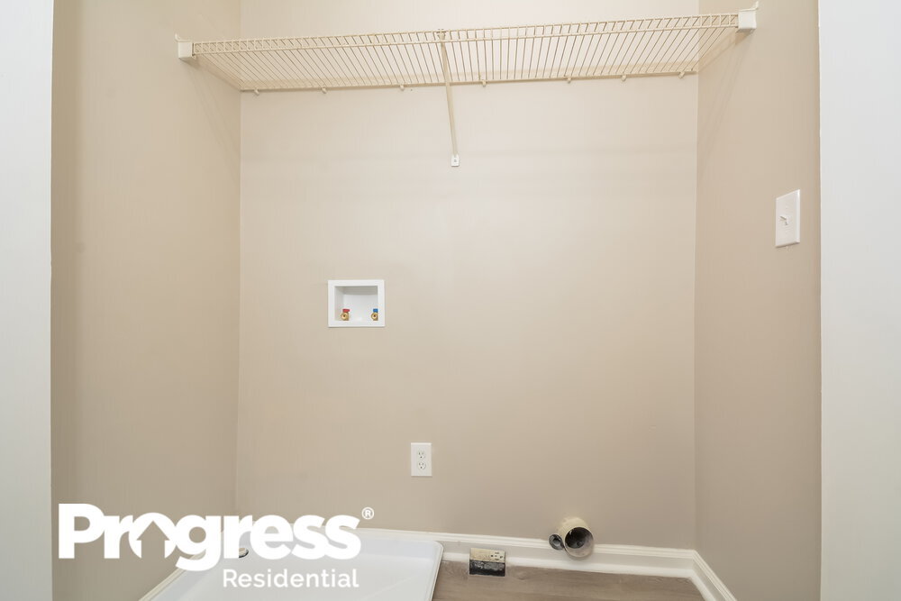 Building Photo - 121 Westonridge Run