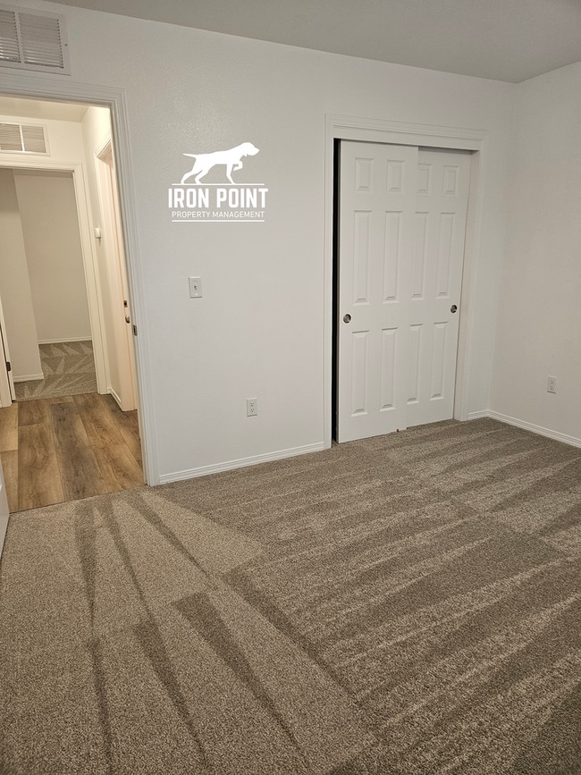 Building Photo - *$500 off your first months rent!* Move-in Ready Home w/new paint & flooring throughout, 2 car ga...