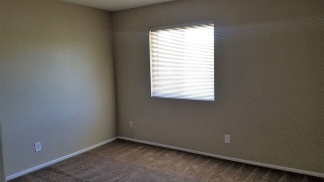 Building Photo - EXCELLENT CONDO IN THE HEART OF TEMPE!