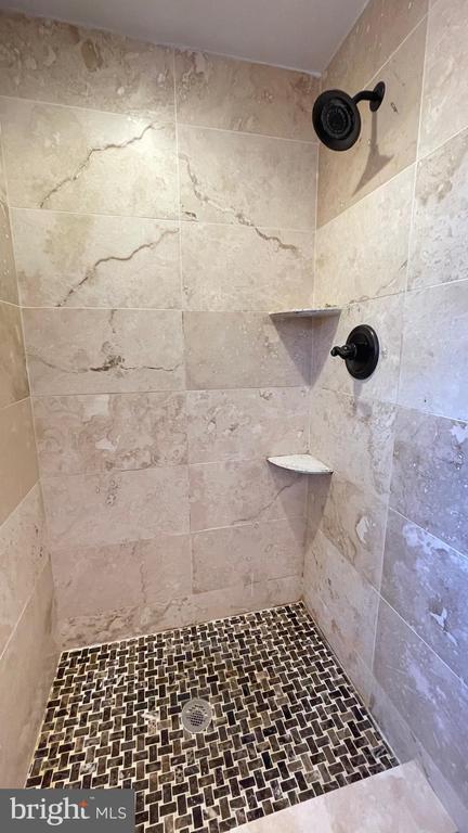 Building Photo - 324 Avon St