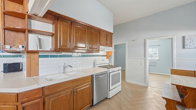 Building Photo - 234 Princeton Ave