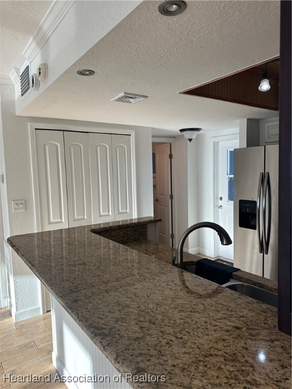 Building Photo - 2131 Lakeview Dr