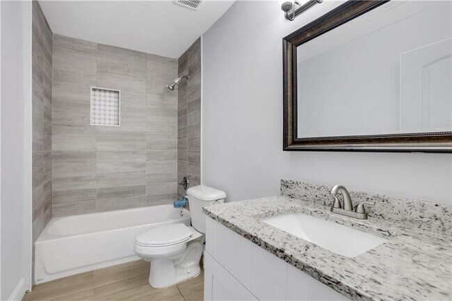 Building Photo - 3436 Pinehill Dr