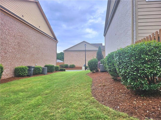 Building Photo - 2712 Beynon Ln NE