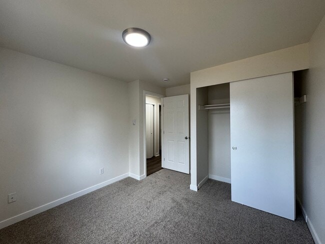 Building Photo - 943-945 99th St E