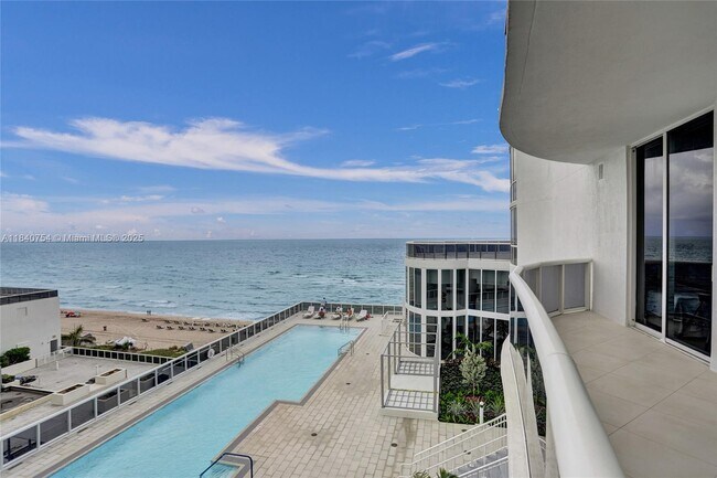 Building Photo - 15901 Collins Ave