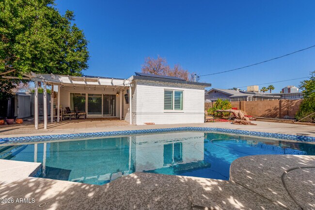 Building Photo - 429 W Flower St