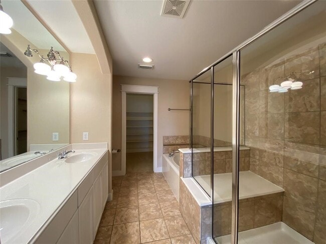 Building Photo - 2833 Seaside Dr