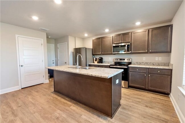 Building Photo - 8120 Fairview Ct
