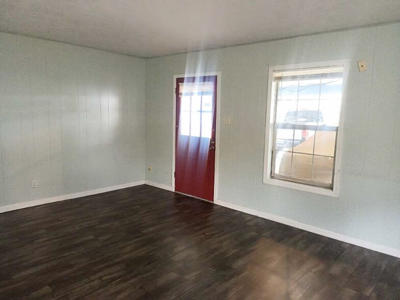 Building Photo - 416 S Ave J