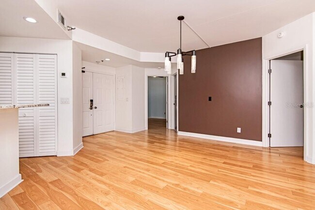 Building Photo - 1002 S Harbour Island Blvd
