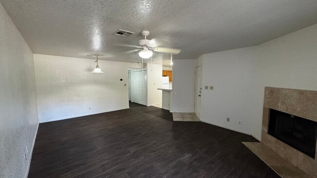 Building Photo - Vacation Lifestyle 2 bedroom first flor