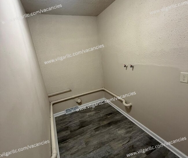 Building Photo - Cozy 3 Bedrooms • 1 Bathroom house in Gary, IN