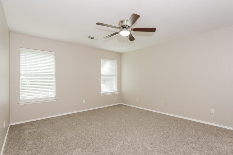 Building Photo - 736 W Colony Dr