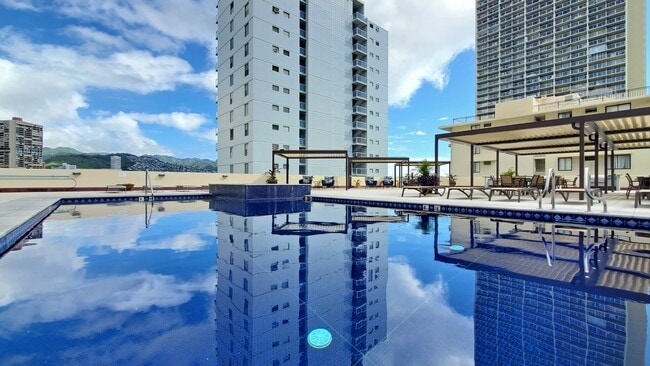 Building Photo - 2211 Ala Wai Blvd