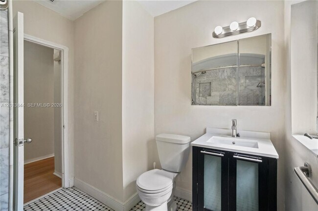 Building Photo - 2460 SW 24th St