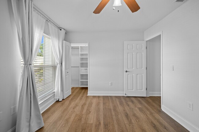 Building Photo - 11816 Cypress Hill Cir