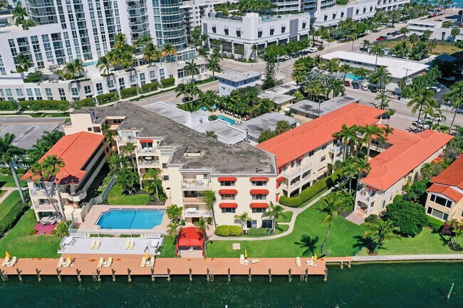 Building Photo - 2908 Bayshore Dr