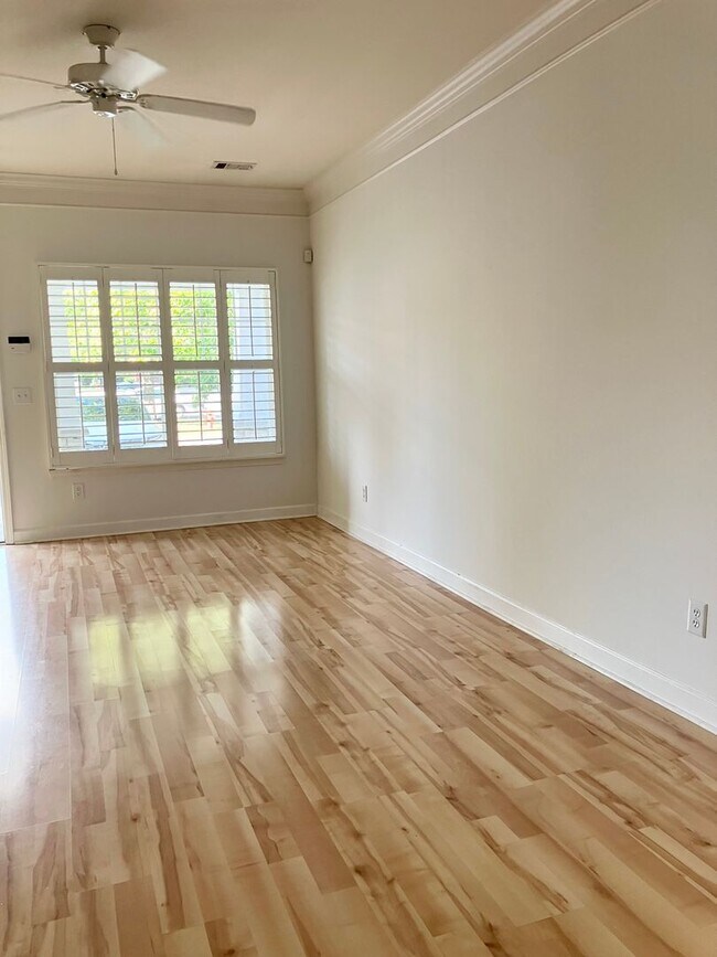 Building Photo - Holiday PRICE DROP! Corner lot townhome near Percy Priest Lake