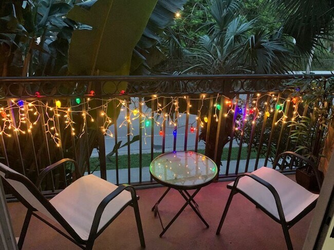 Building Photo - Annual turnkey furnished (optional) renovated luxury 2/2 condo downtown Sarasota at Broadway Prom...