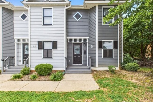 Building Photo - UNCG Area – Chancellors Court Townhomes. Walk to Campus and just minutes to Downtown!