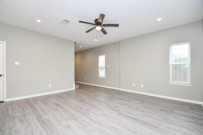 Building Photo - 8215 Bonaire St