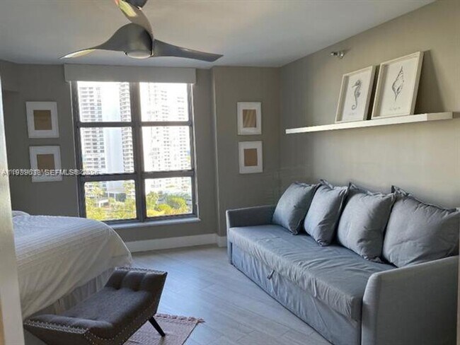 Building Photo - 3500 Mystic Pointe Dr