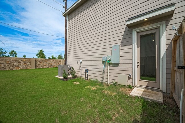 Building Photo - 5435 Holly Hvn Ct