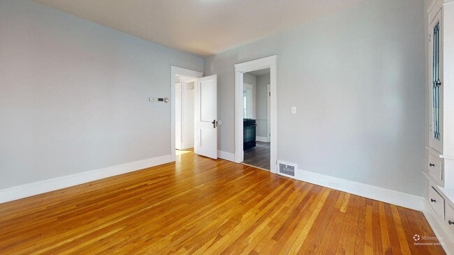 Building Photo - 2046 Wyandotte Ave