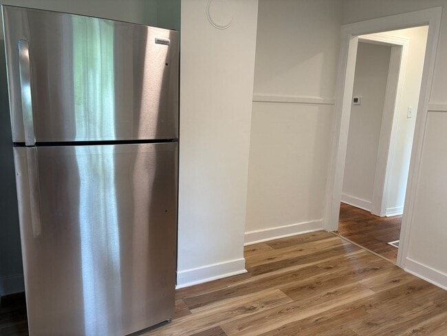 Building Photo - 2 Bedroom, 1 Bathroom House in Winston-Salem!