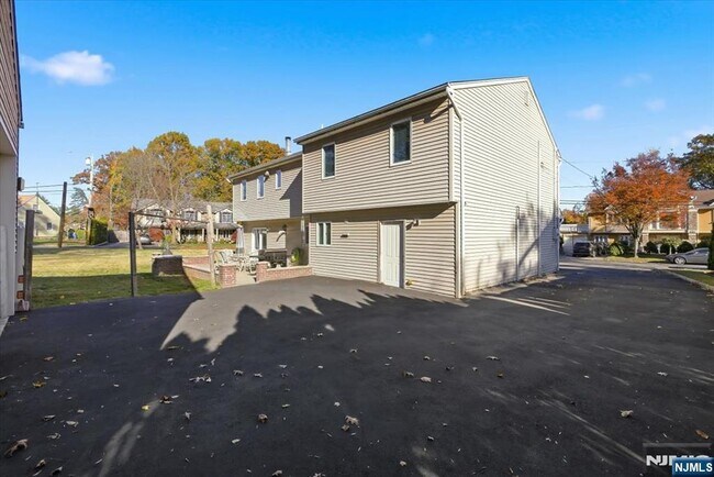 Building Photo - 473 Lincoln Dr