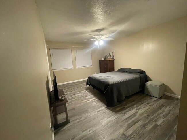 #1 Master bedroom. - 3942 Solano Rd