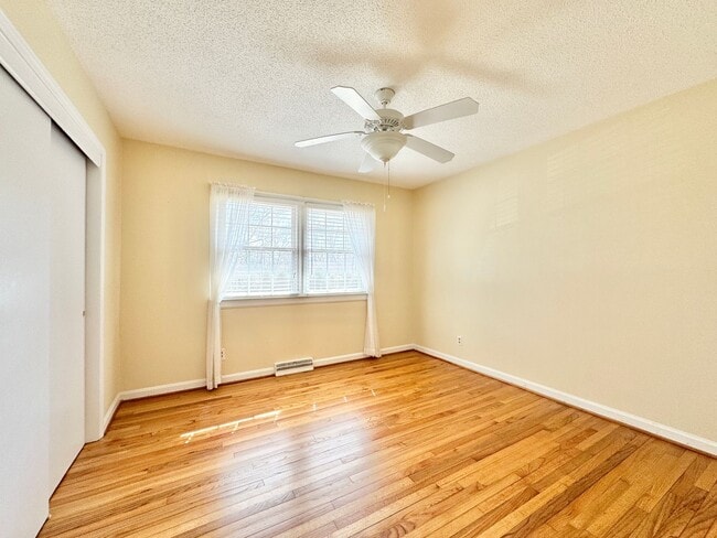 Building Photo - Well Maintained 3 Bedroom Home Off Lake Brandt Rd!