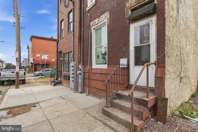 Building Photo - 632 W Cumberland St