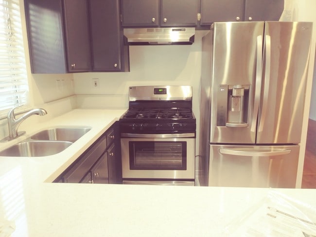 Building Photo - The Portofino