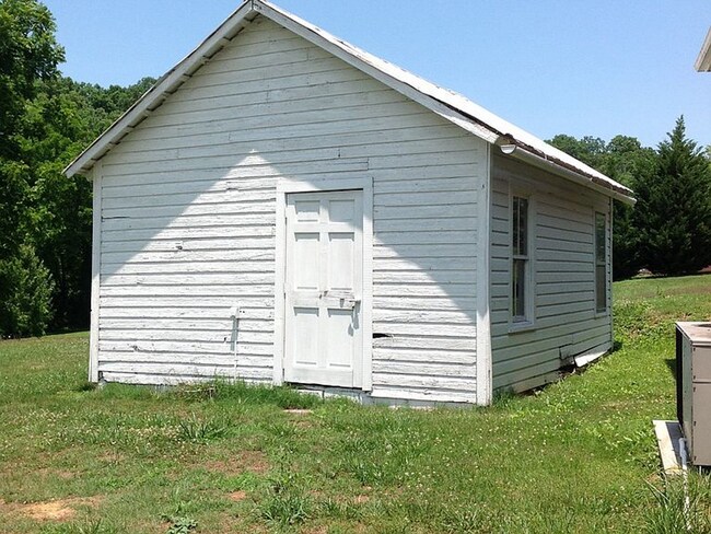 Building Photo - 1905 Vickers Ln