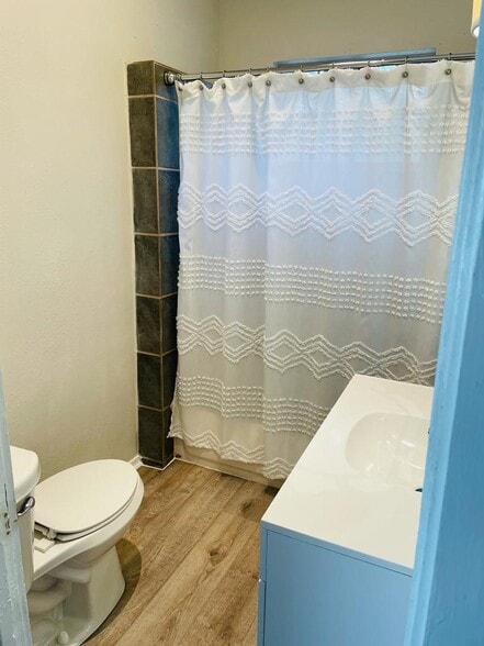 Bathroom - 810 Aganier Ave